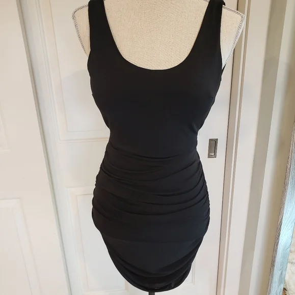Black Low back Dress with Side Ruching - Picture 6 of 8